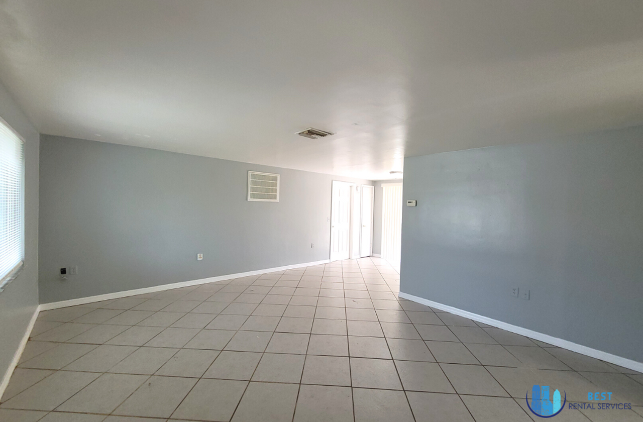 4624 Eastwood Ln - Photo 2 of 15