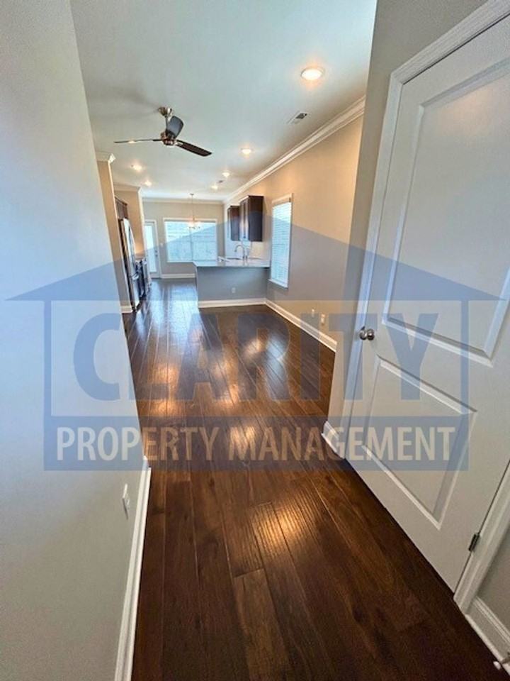 623 Bellingham Dr Ne - Photo 4 of 19