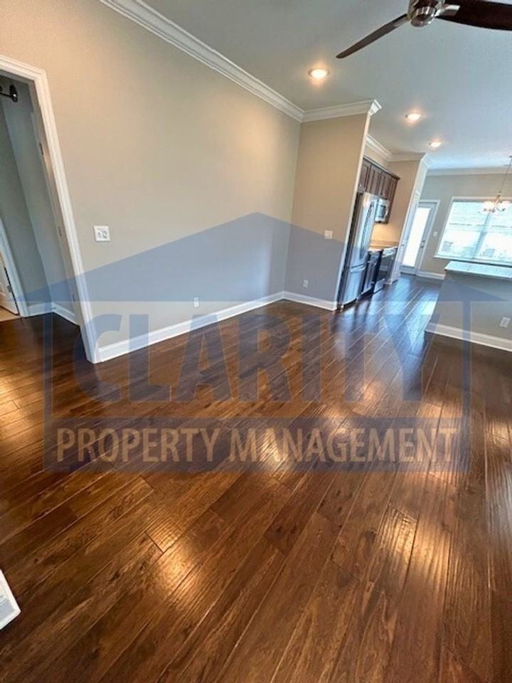 623 Bellingham Dr Ne - Photo 5 of 19