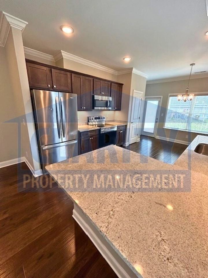 623 Bellingham Dr Ne - Photo 7 of 19