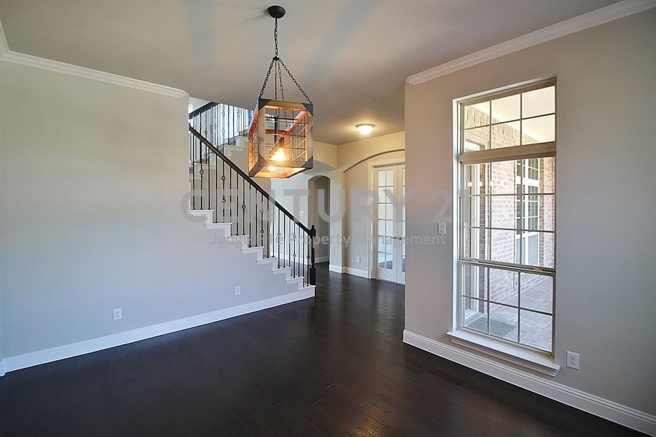 2313 Lamberth Ct - Photo 2 of 16
