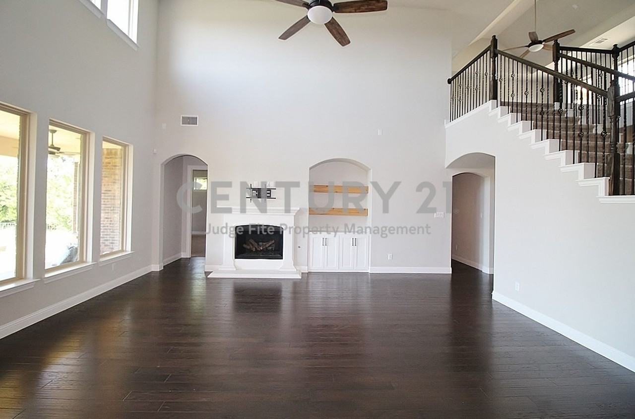 2313 Lamberth Ct - Photo 3 of 16