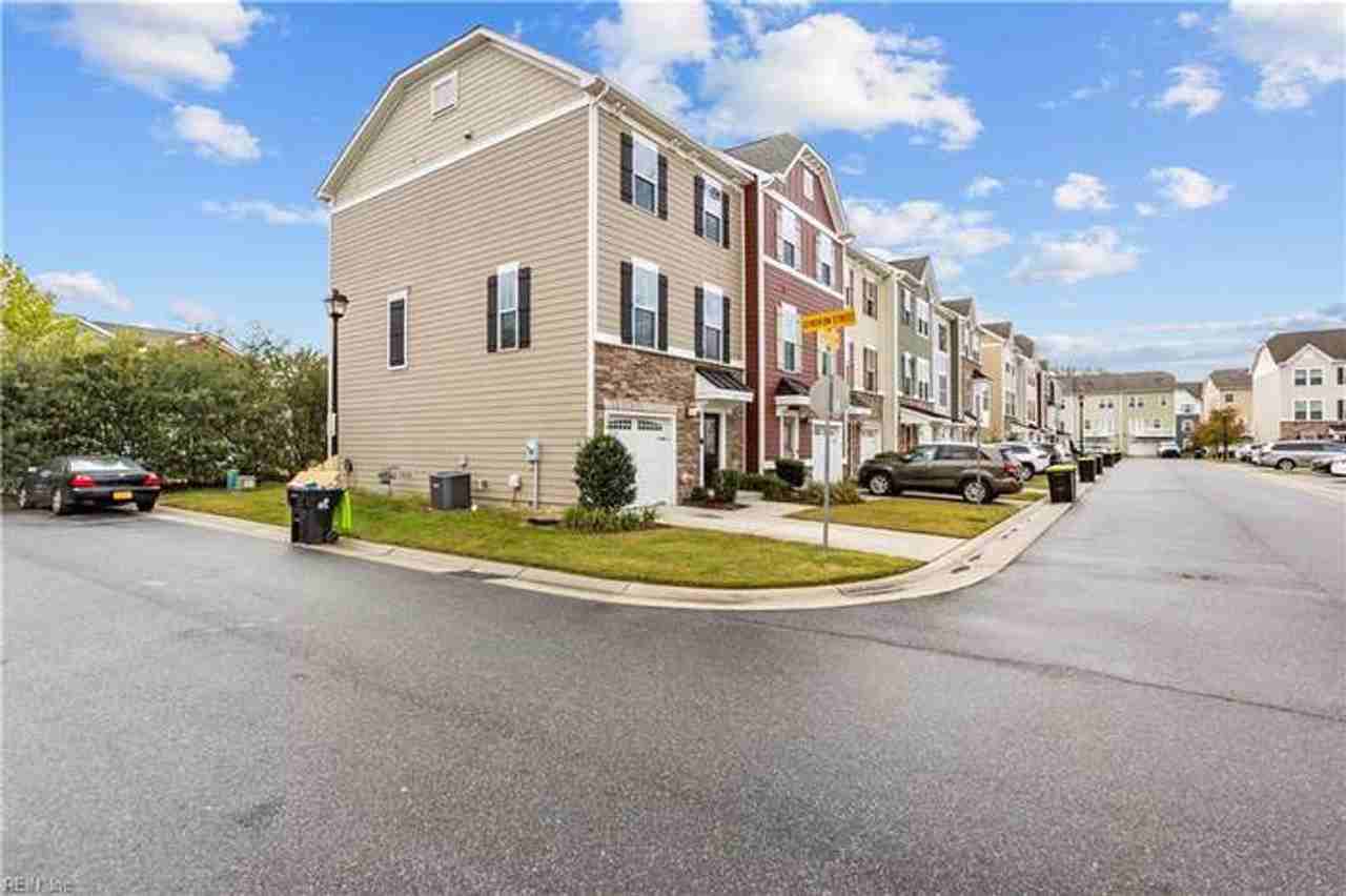 4301 Salt Marsh Ln - Photo 3 of 38