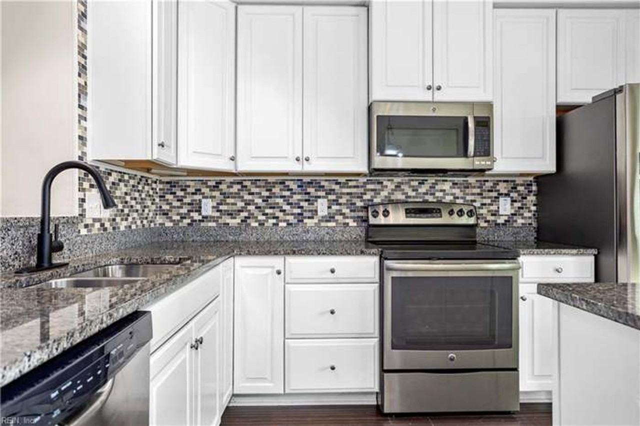 4301 Salt Marsh Ln - Photo 5 of 38