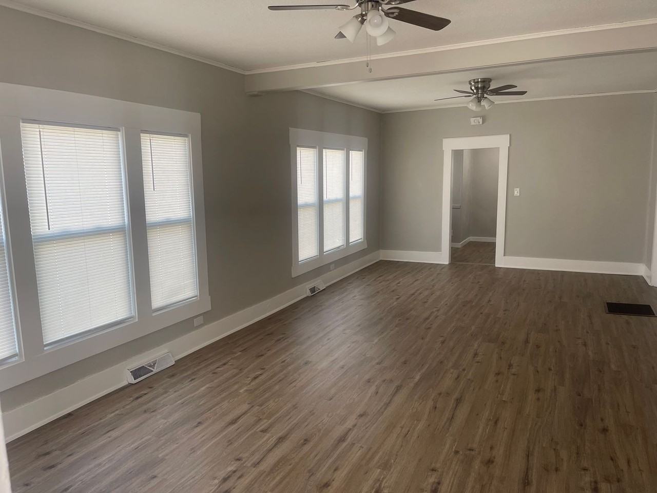 1410 N Broadway St - Photo 3 of 13