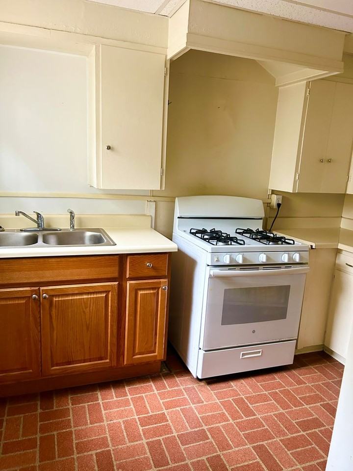 817 Boulevard St - Photo 5 of 7