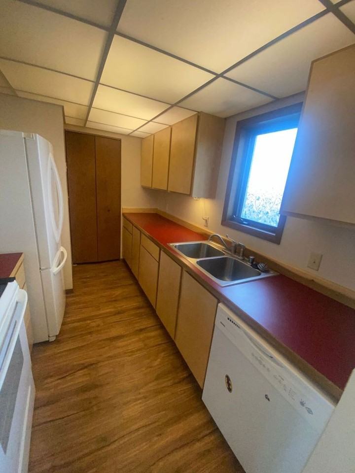 708 Perry St - Photo 4 of 18
