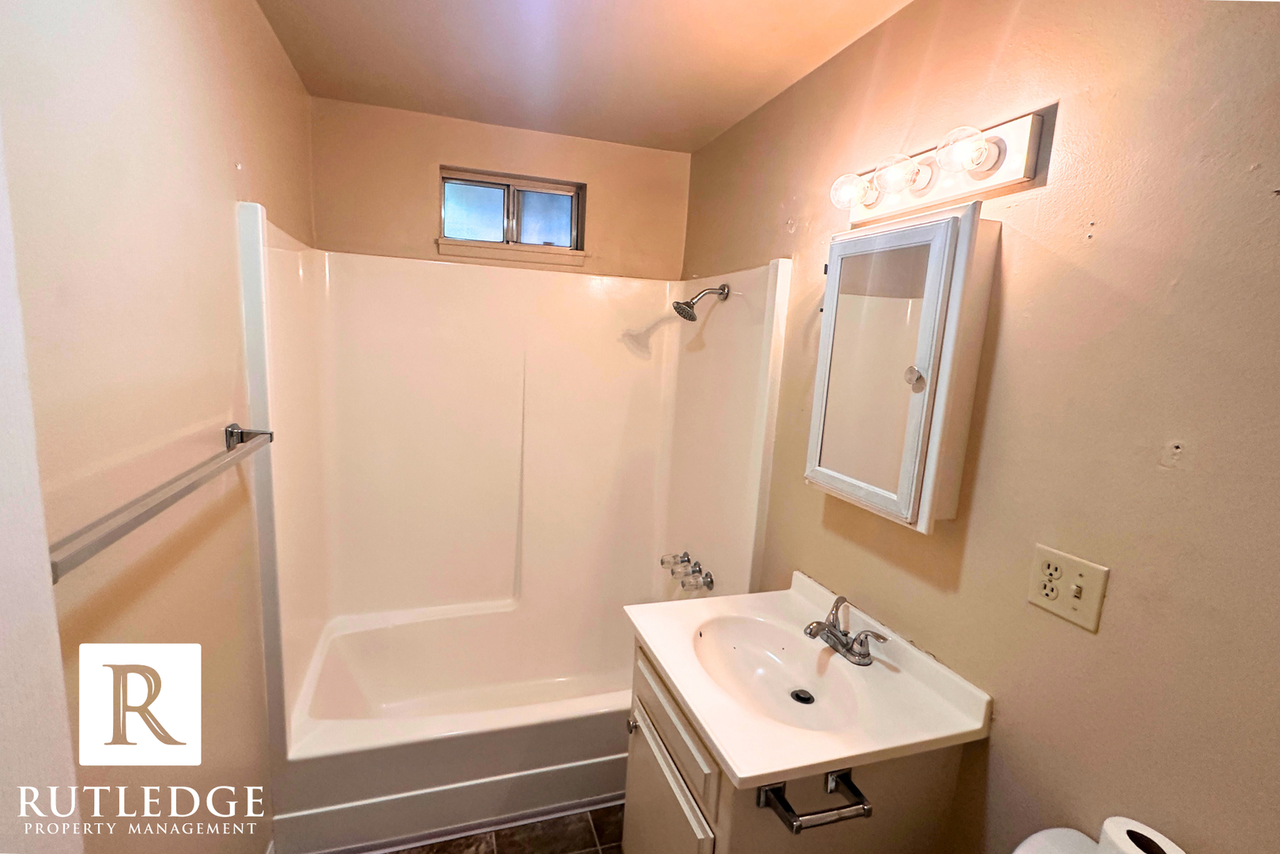 2250 Crater Lake Ave - Photo 6 of 7