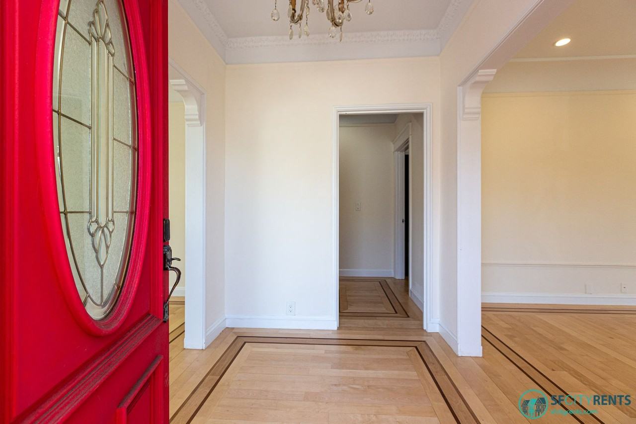 200 Darien Way - Photo 2 of 38