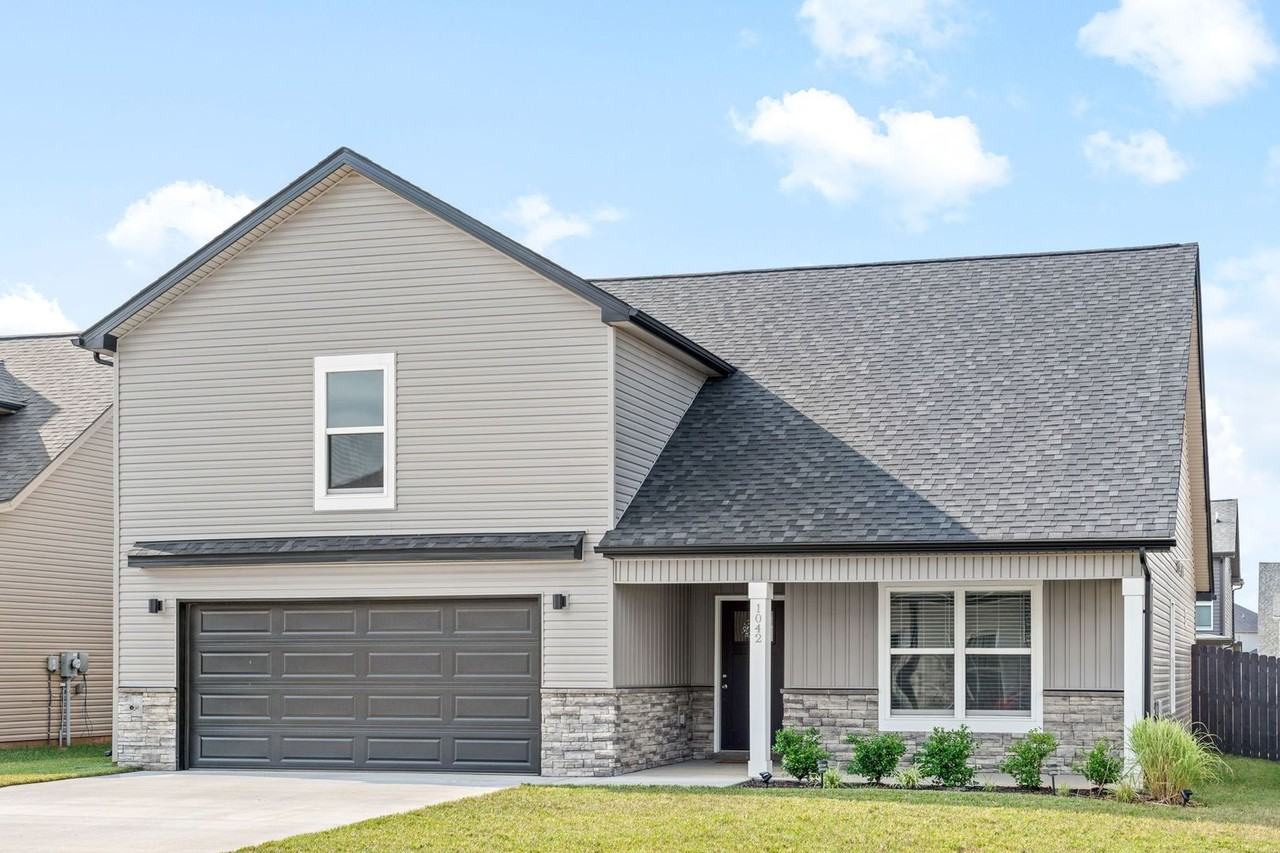 1042 Creek Way - Photo 3 of 31