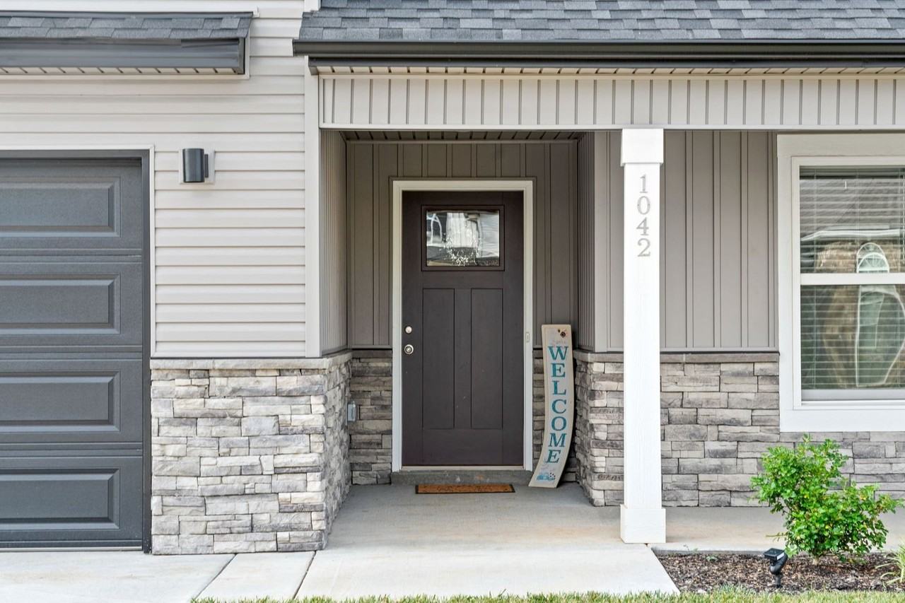 1042 Creek Way - Photo 4 of 31