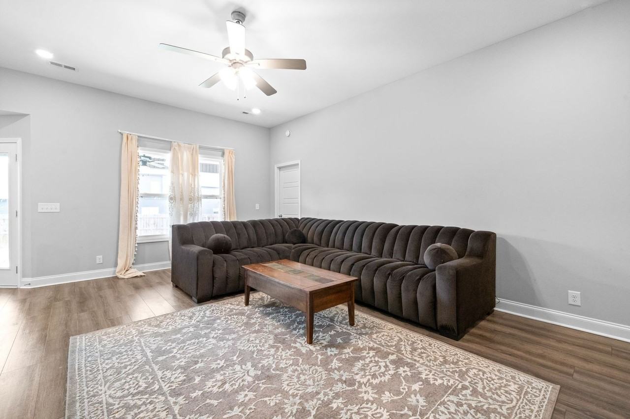 1042 Creek Way - Photo 7 of 31