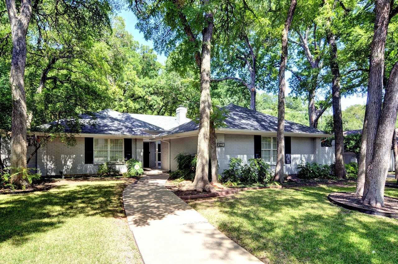 4024 Inwood Rd - Photo 2 of 17