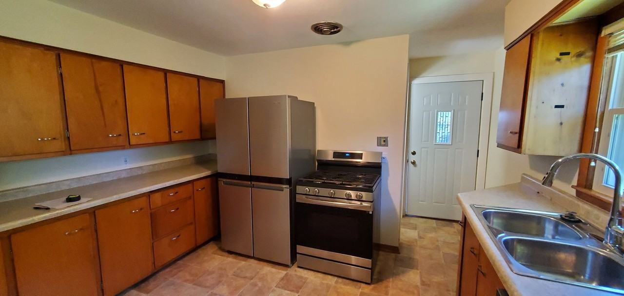 909 N Wingra Dr - Photo 3 of 29