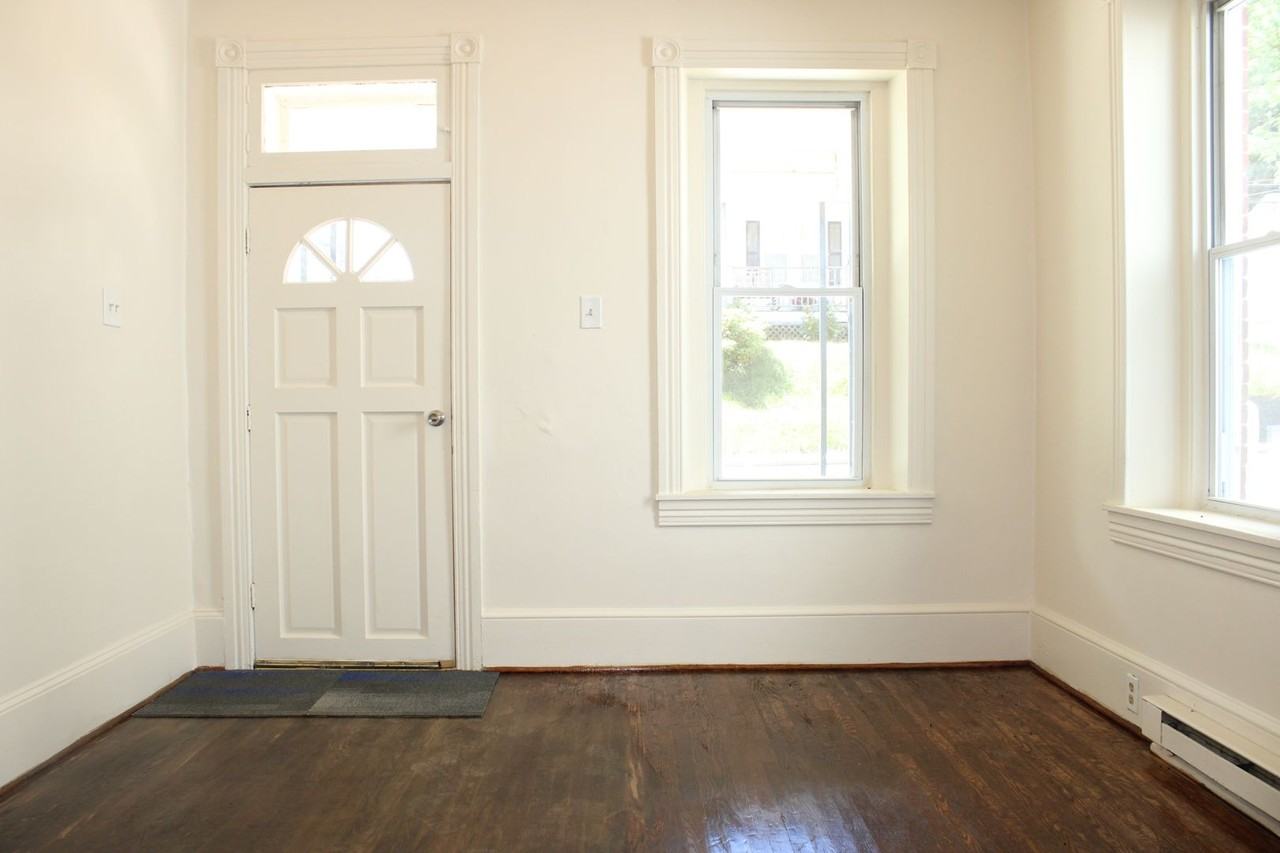 118 W Main St - Photo 2 of 7