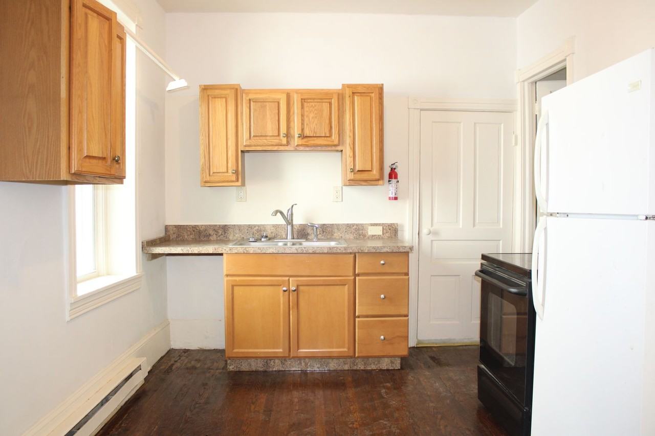 118 W Main St - Photo 3 of 7