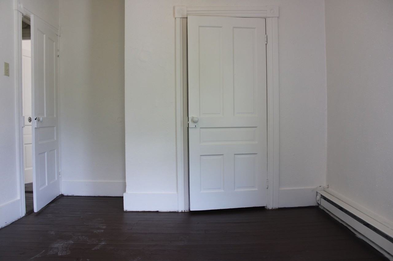 118 W Main St - Photo 4 of 7