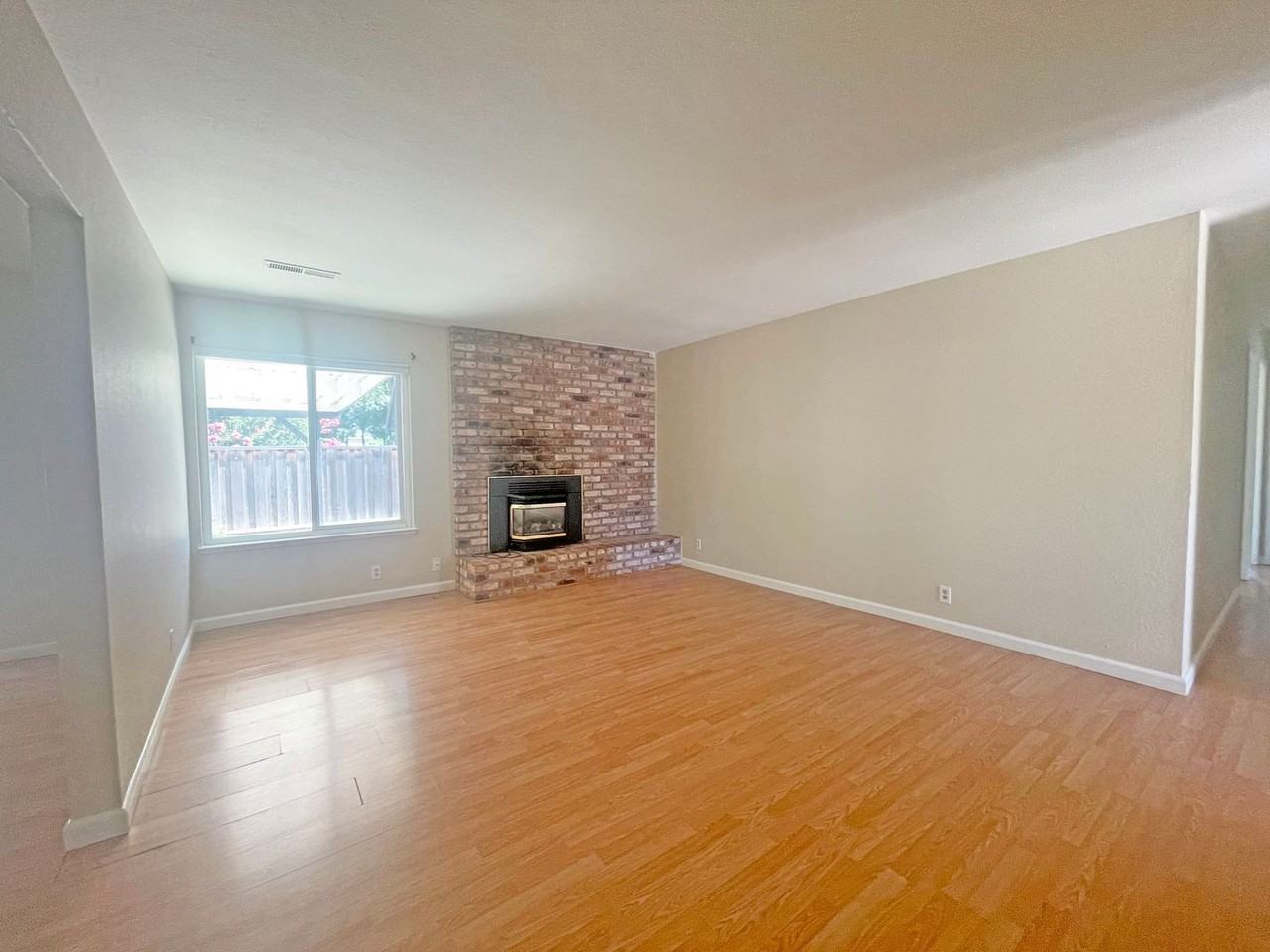 975 Perrelli St - Photo 7 of 14