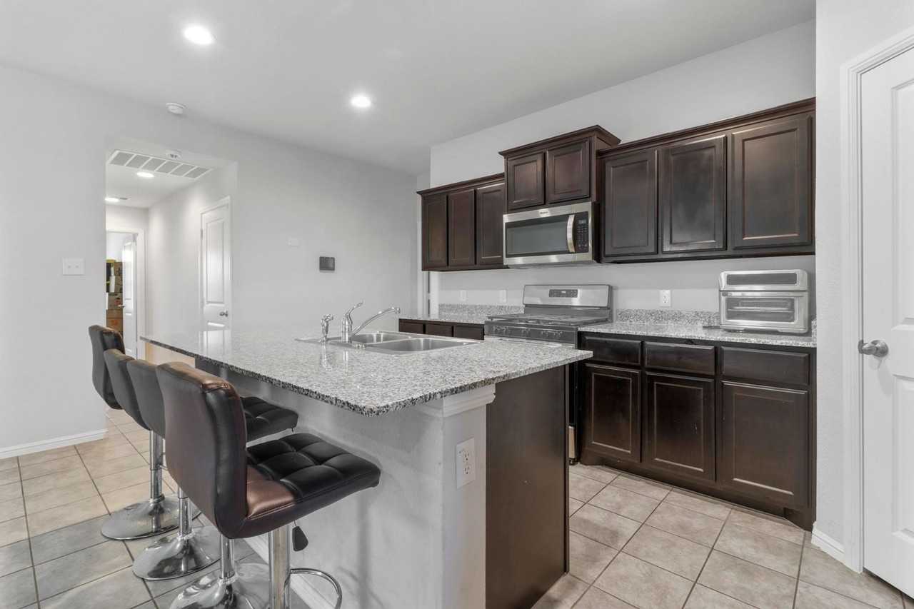 3813 Ridgeway Ln - Photo 2 of 13