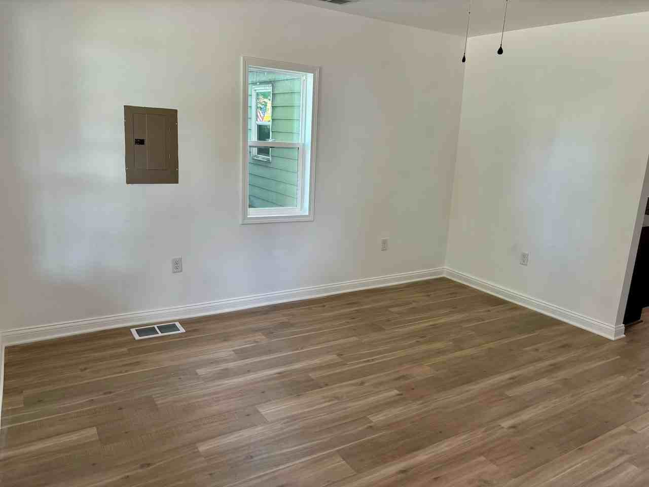 298 Midlam Ave - Photo 3 of 18