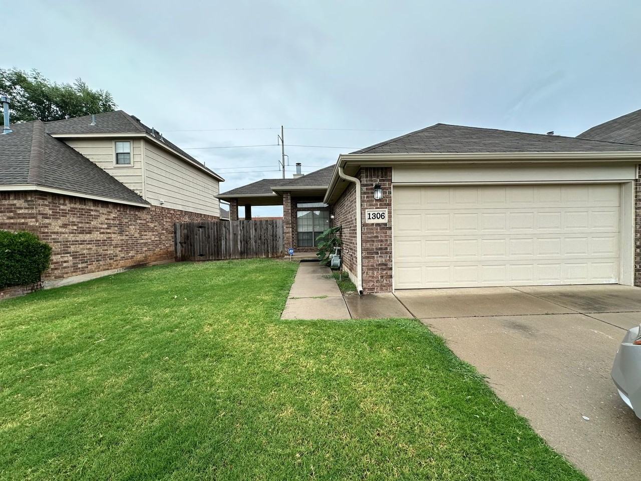 1306 Sw 25th St - Photo 2 of 25