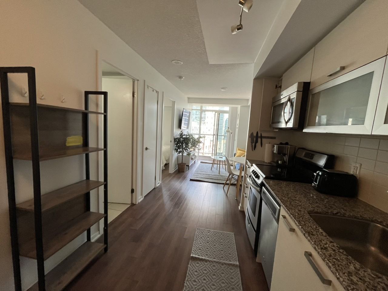 1118-68 Abell Street - Photo 4 of 7