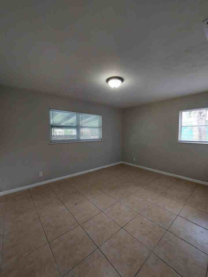 592 Lynneda Ave - Photo 3 of 13