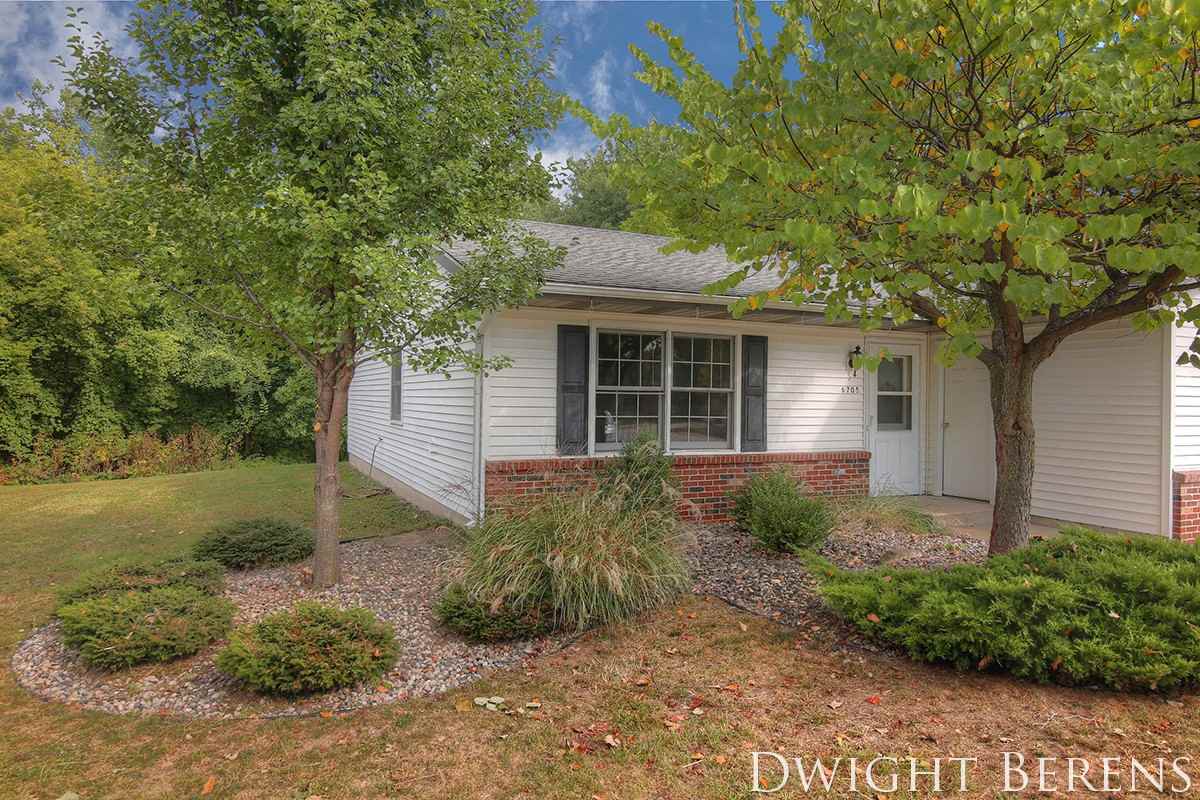 6705 North Dr - Photo 2 of 17