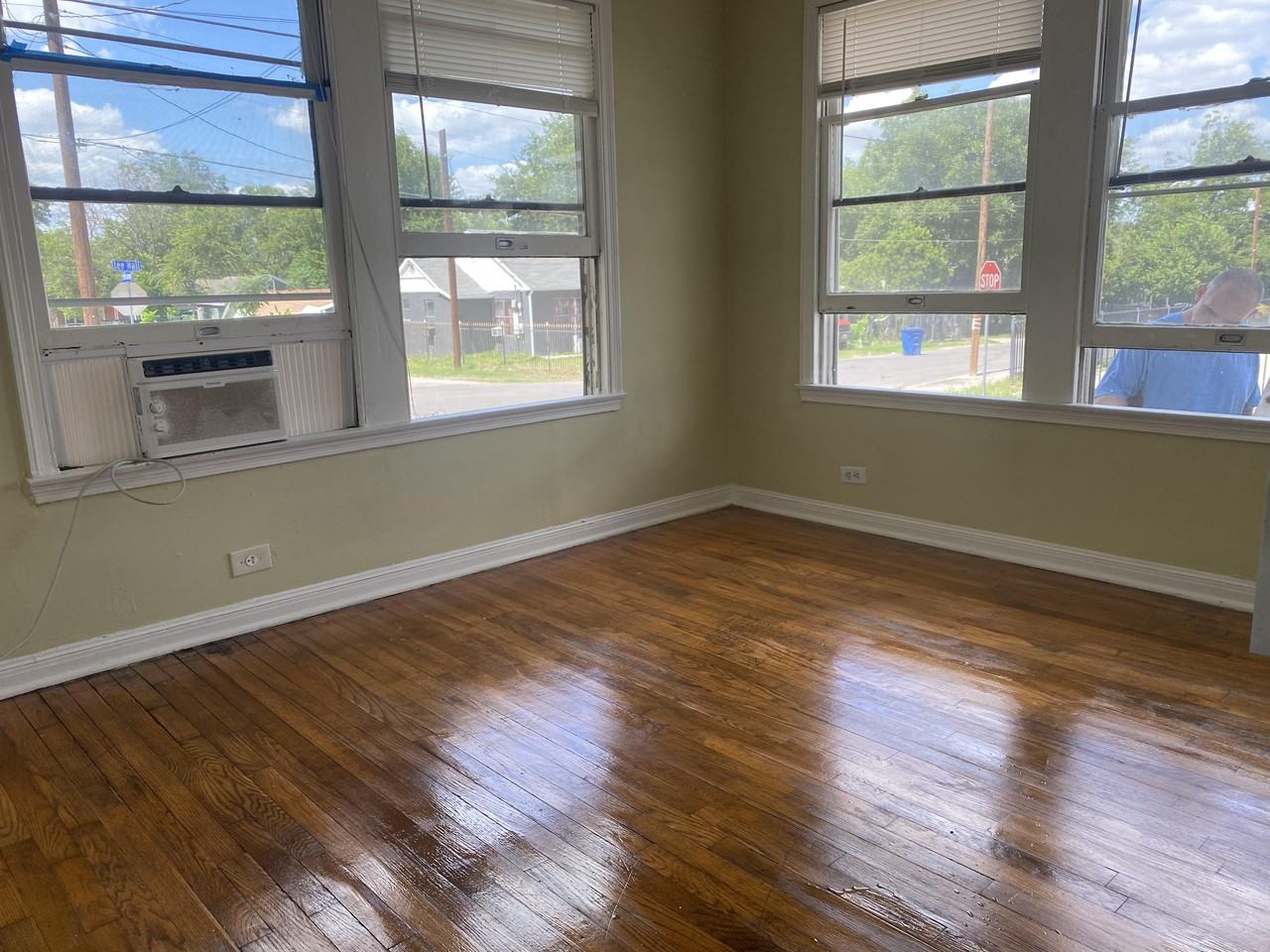 2202 Lee Hall St - Photo 4 of 12