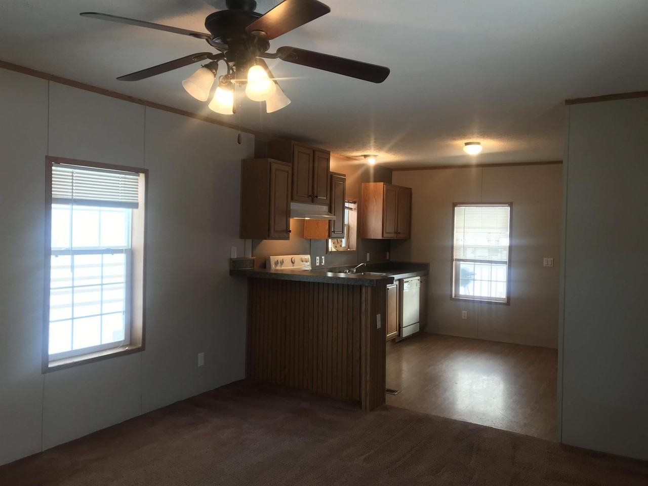 31 Front St - Photo 3 of 23