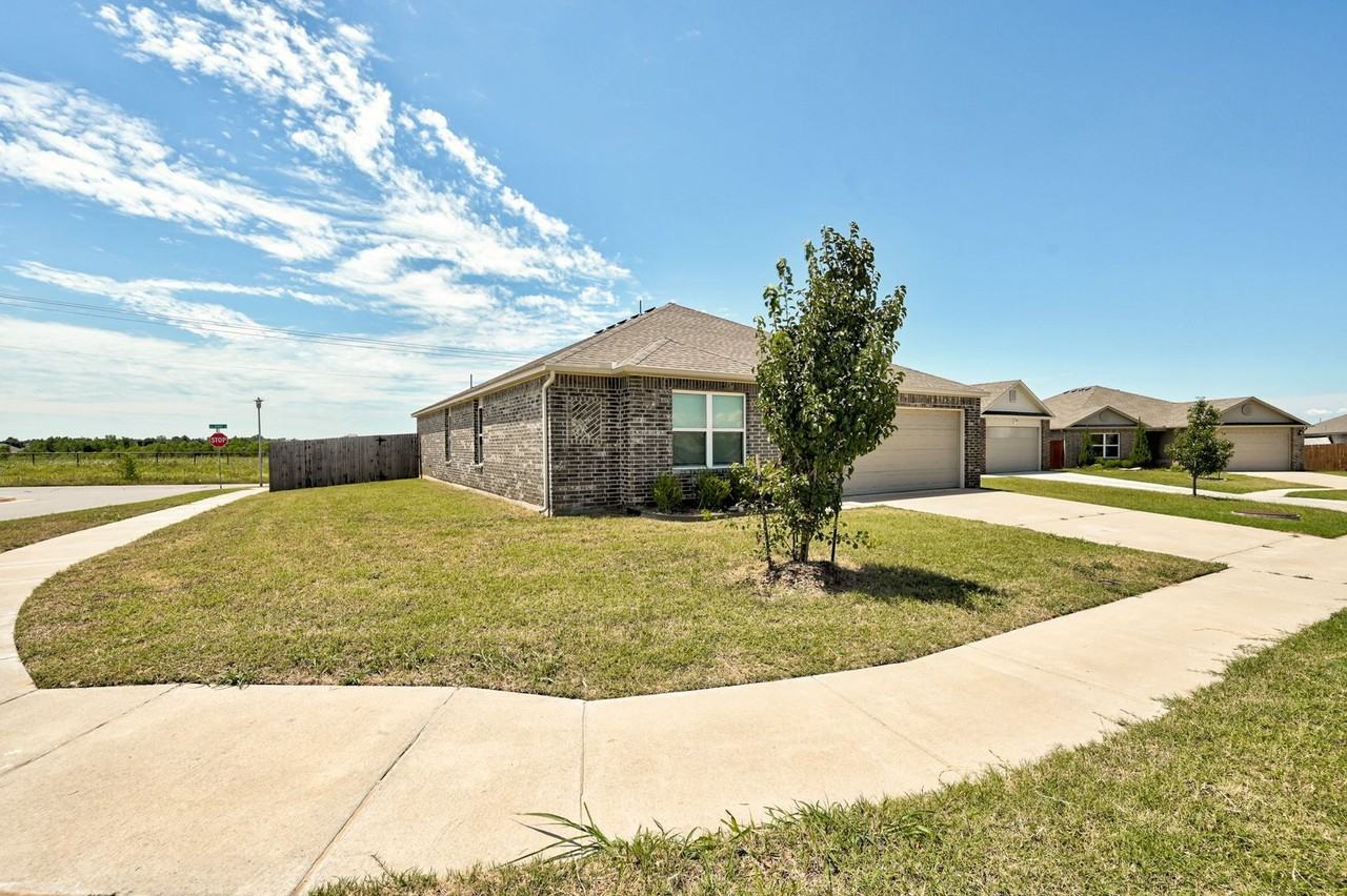 9440 Sw 44th Ter - Photo 3 of 36