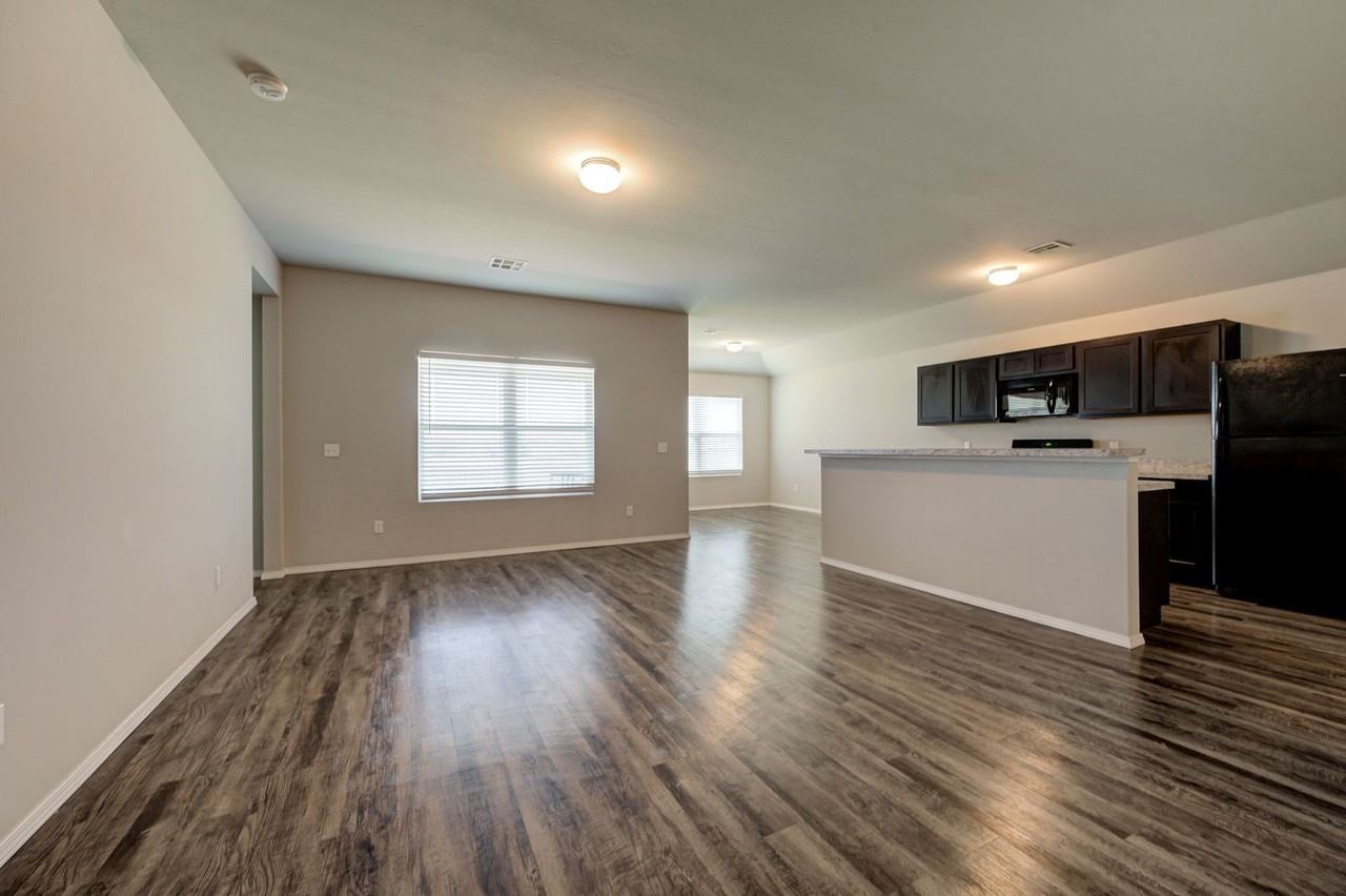 9440 Sw 44th Ter - Photo 5 of 36