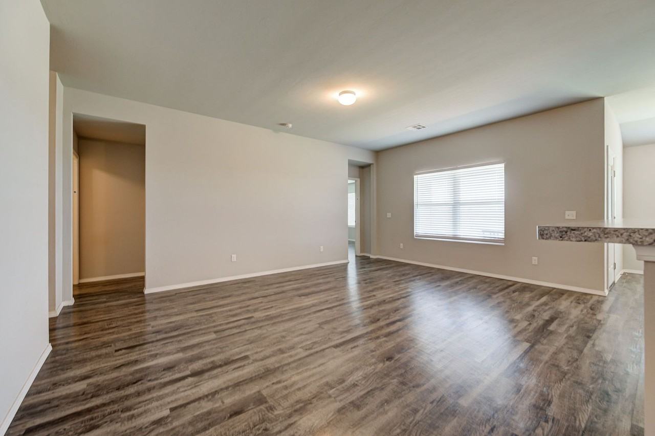 9440 Sw 44th Ter - Photo 6 of 36