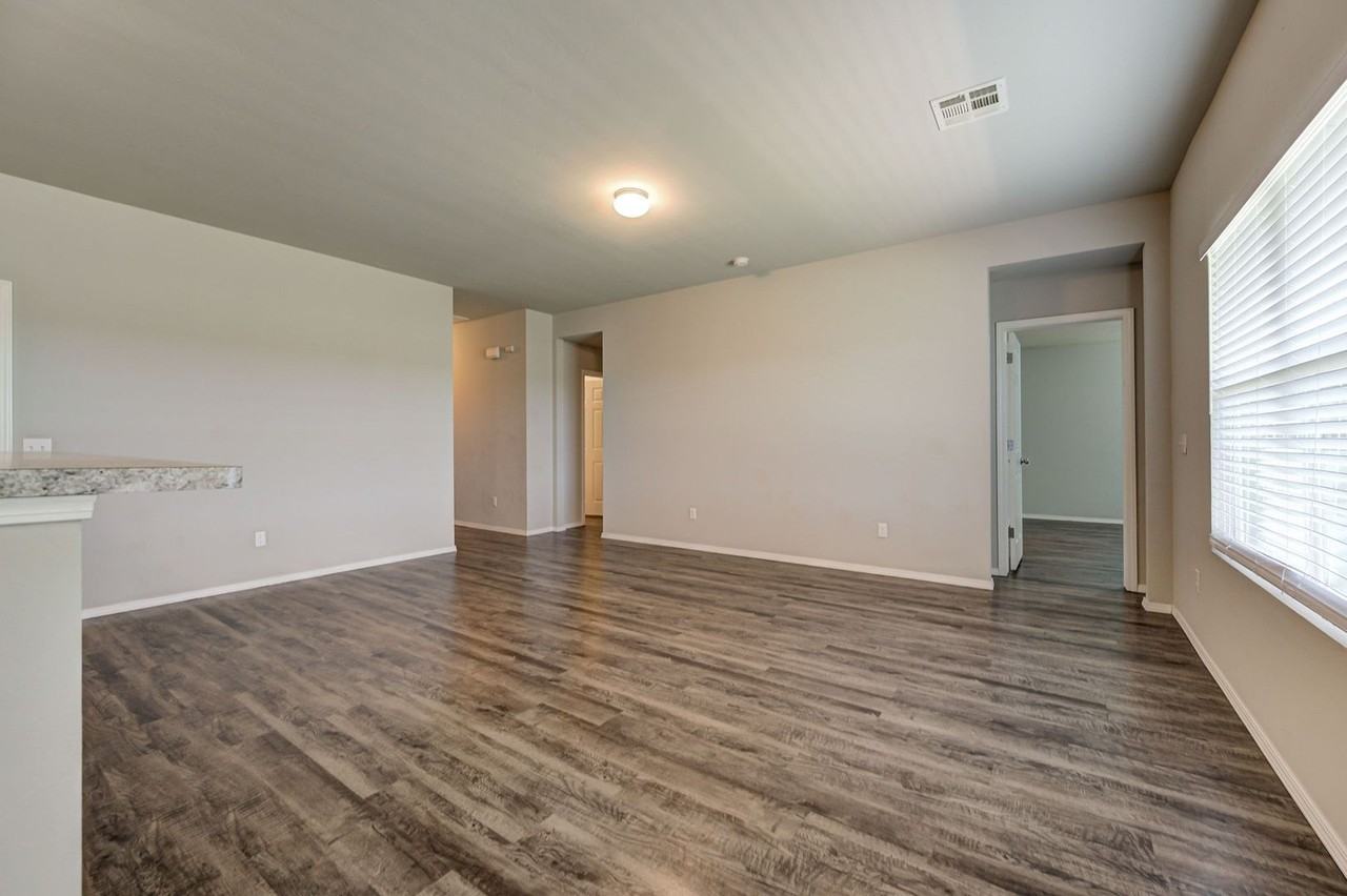 9440 Sw 44th Ter - Photo 7 of 36