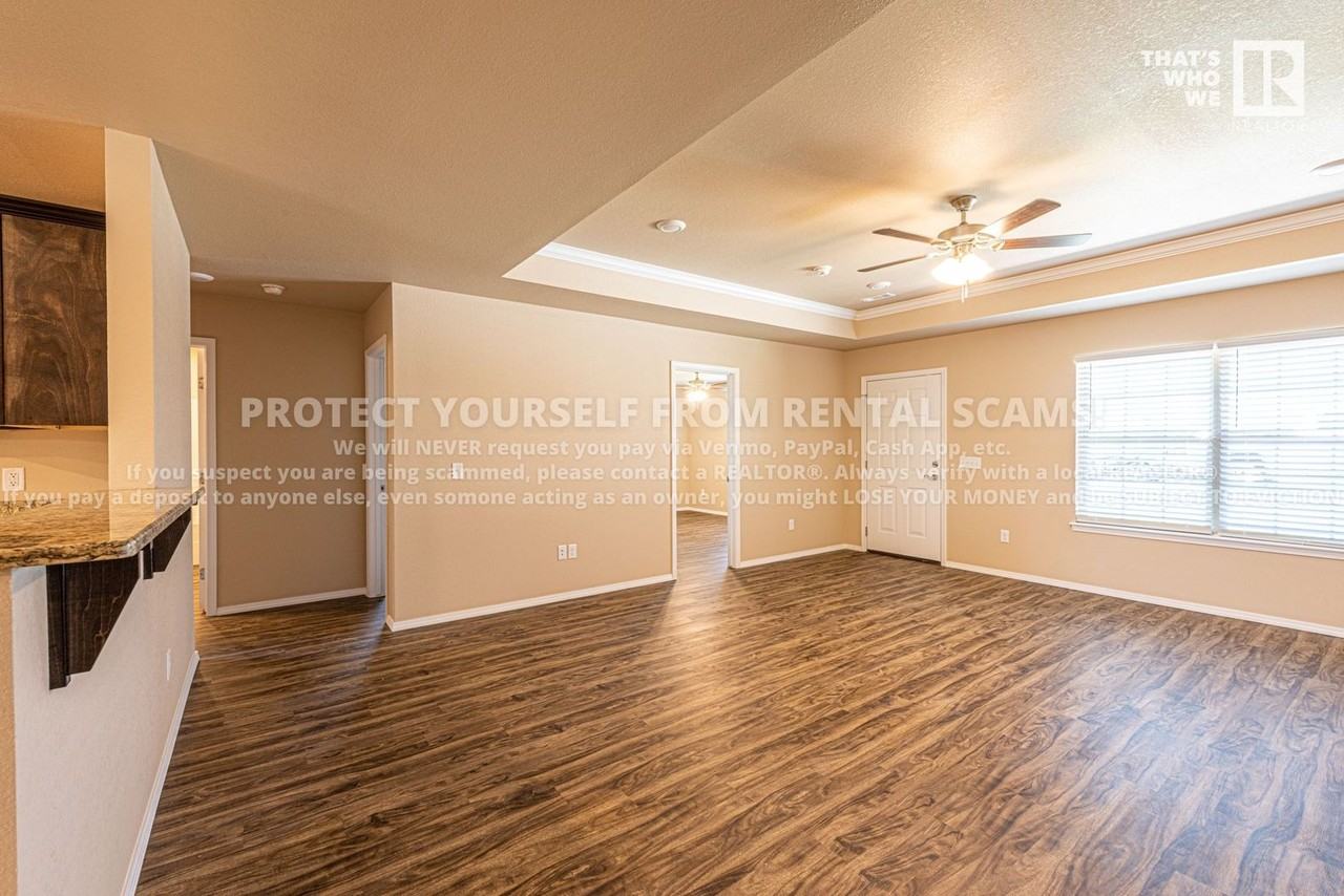 1016 Brook St - Photo 3 of 17