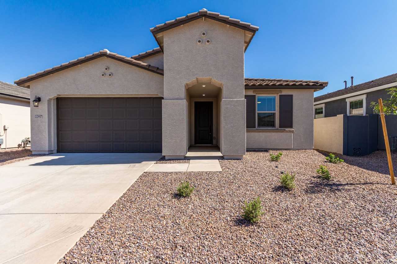 22937 E Roundup Way - Photo 2 of 38