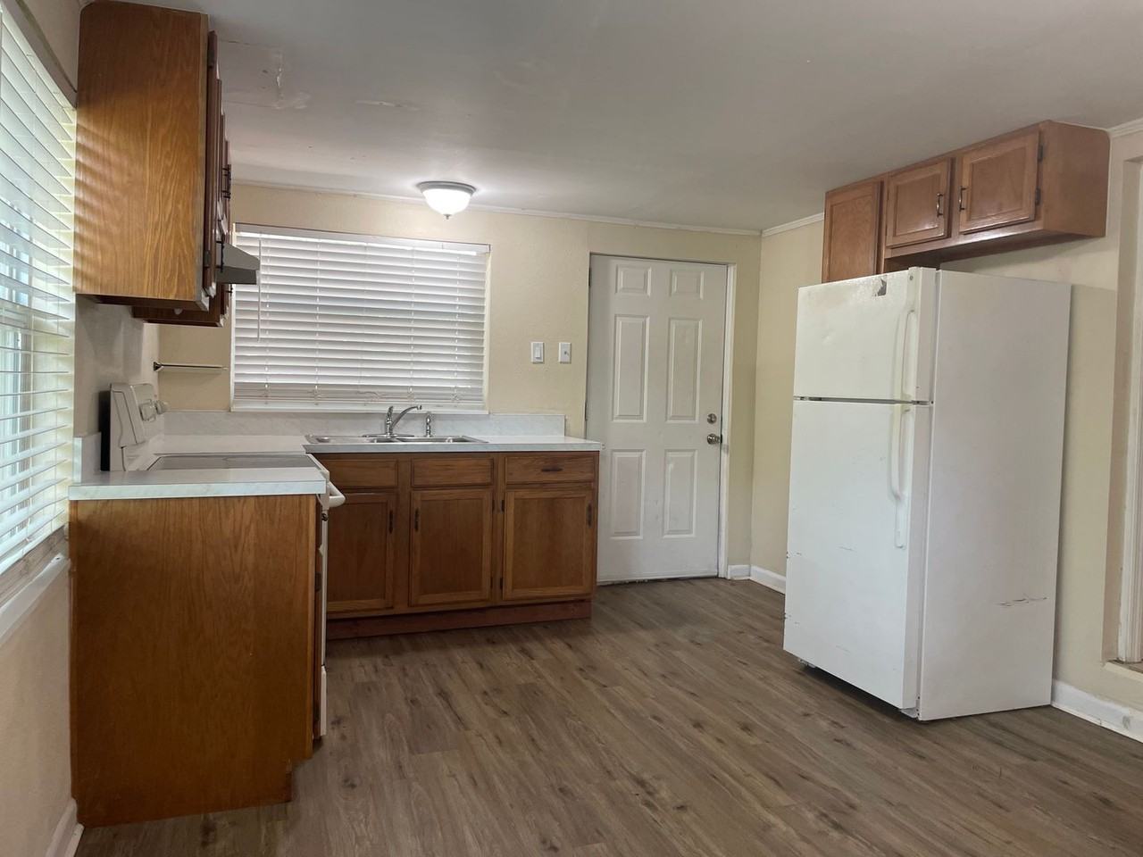 795 Temple Ave - Photo 3 of 15