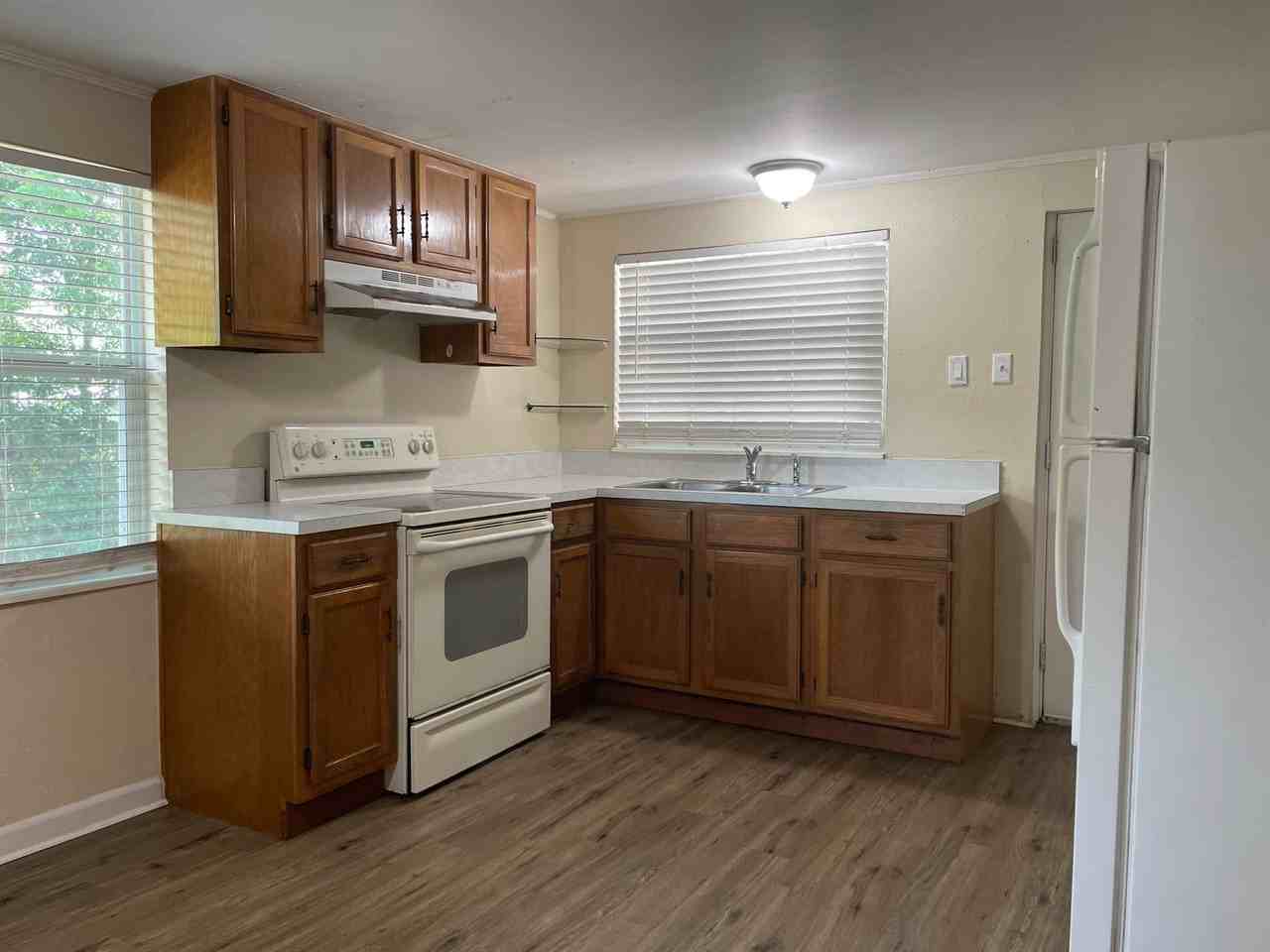 795 Temple Ave - Photo 2 of 15