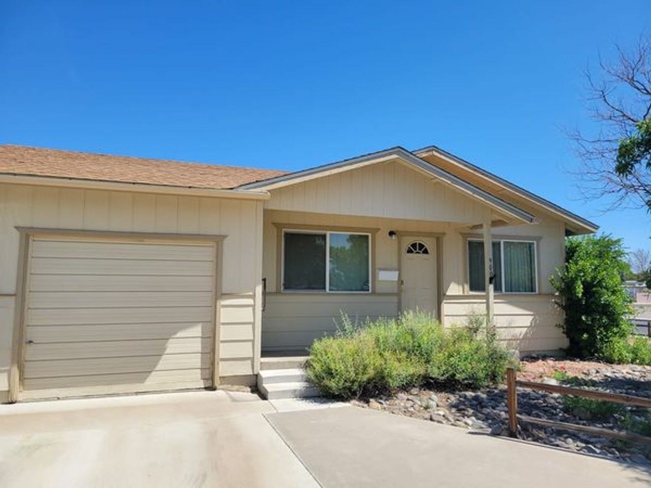 900 Joyce Ct - Photo 2 of 16