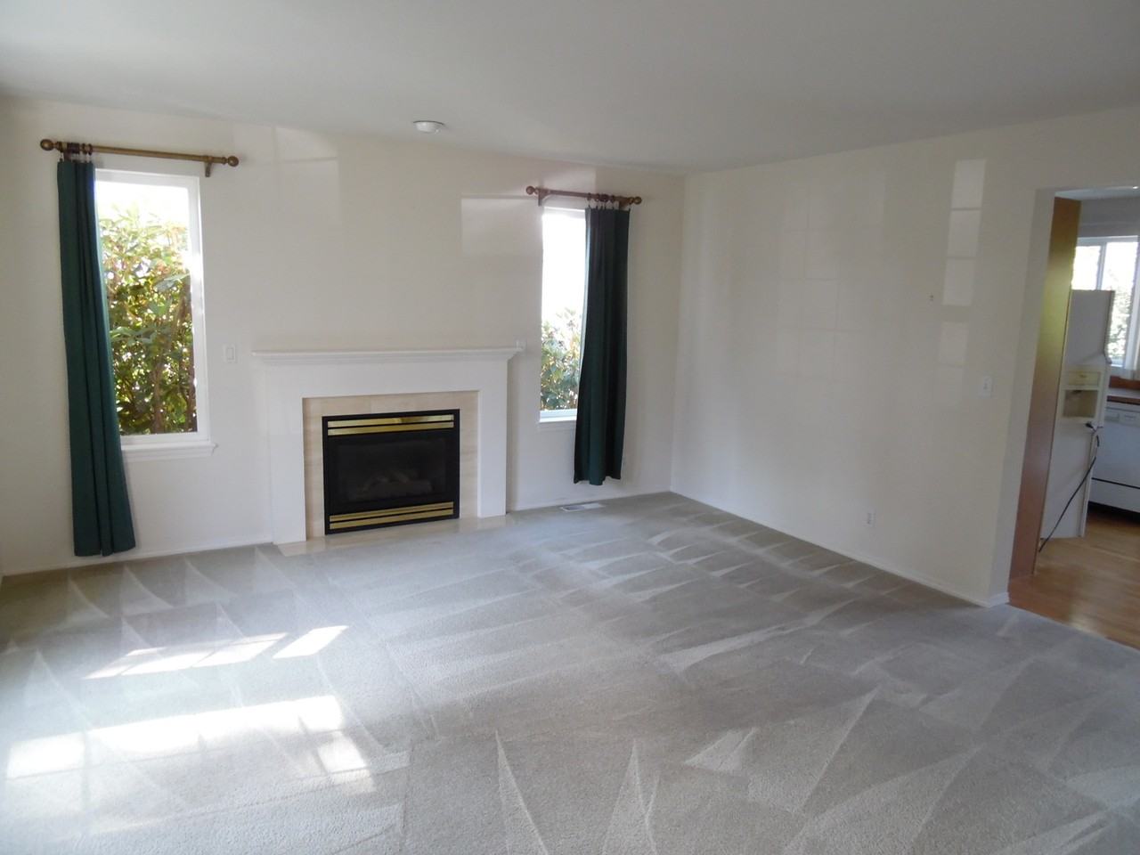 402 Spencer Ln - Photo 2 of 19