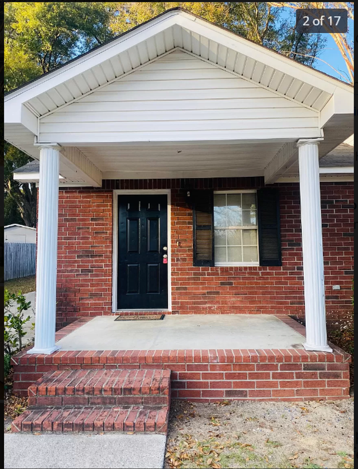 108 Mary St - Photo 2 of 14