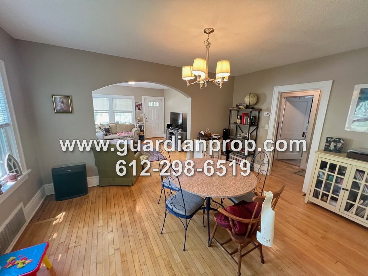 884 Cherokee Ave - Photo 3 of 12