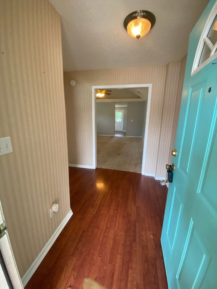 306 Strawbridge Ln - Photo 2 of 21