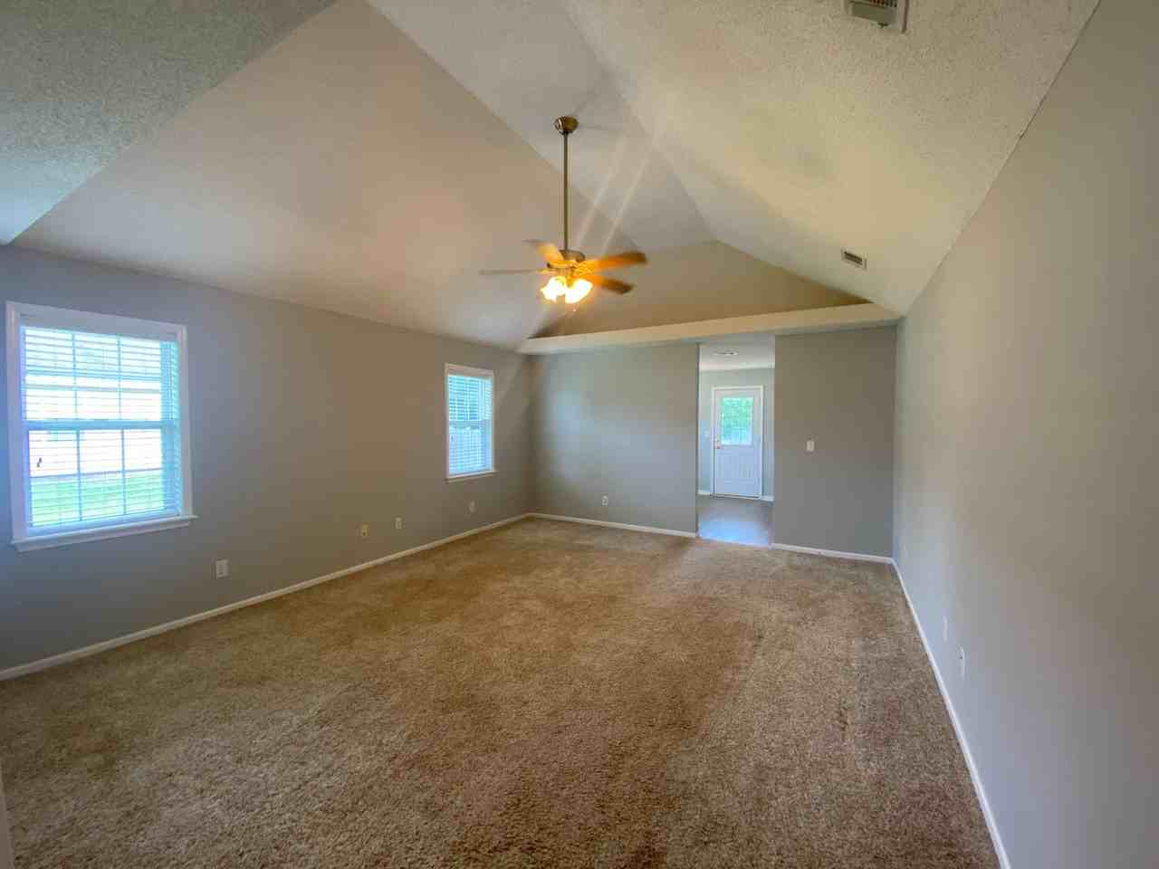 306 Strawbridge Ln - Photo 3 of 21
