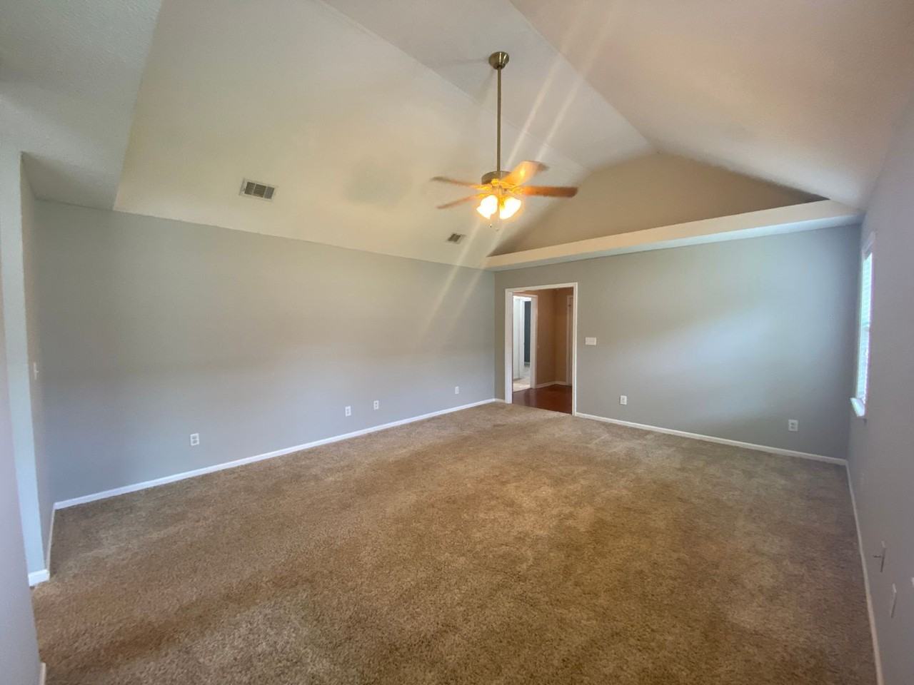 306 Strawbridge Ln - Photo 4 of 21