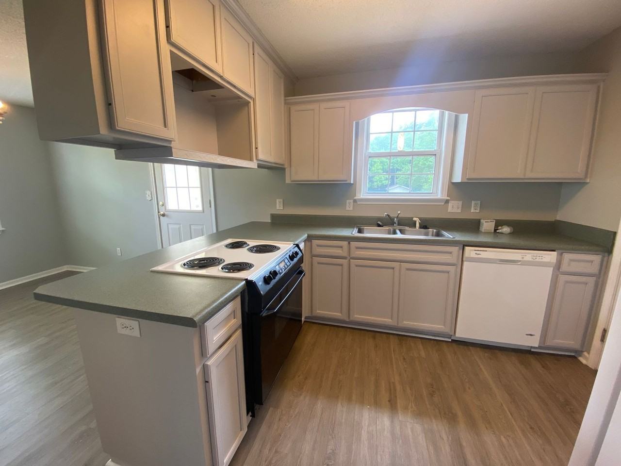 306 Strawbridge Ln - Photo 6 of 21