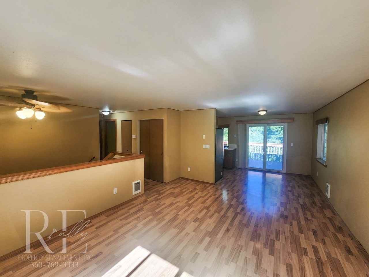 990 Northeast Larson Boulevard - Photo 3 of 34