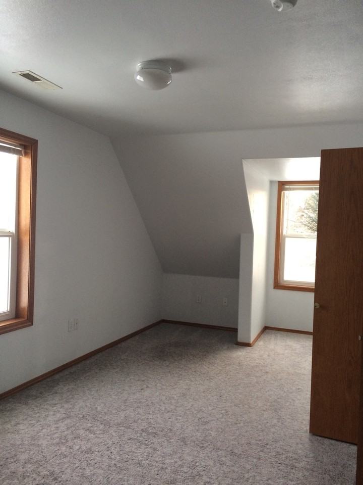 1000 Se Thompson St - Photo 5 of 11