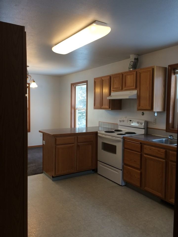 1000 Se Thompson St - Photo 7 of 11