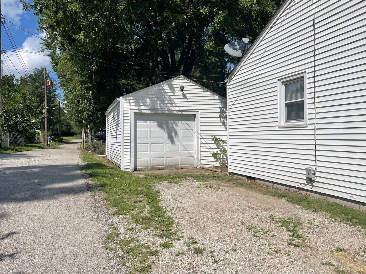 635 W Herndon St - Photo 2 of 16